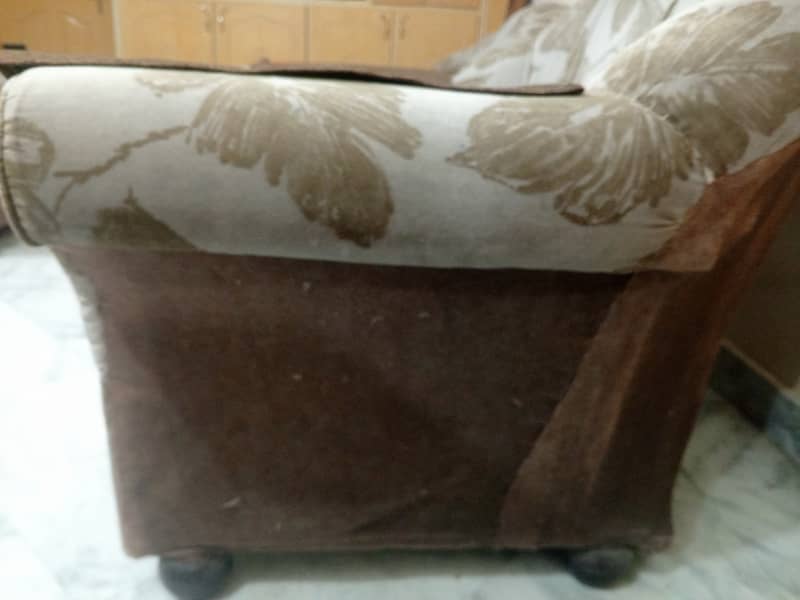 Classic Sofa set – Comfortable, Decent Condition 3