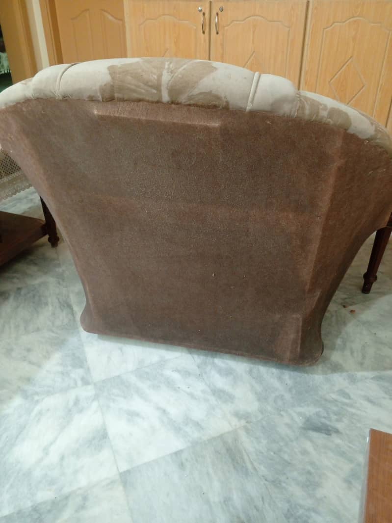 Classic Sofa set – Comfortable, Decent Condition 4