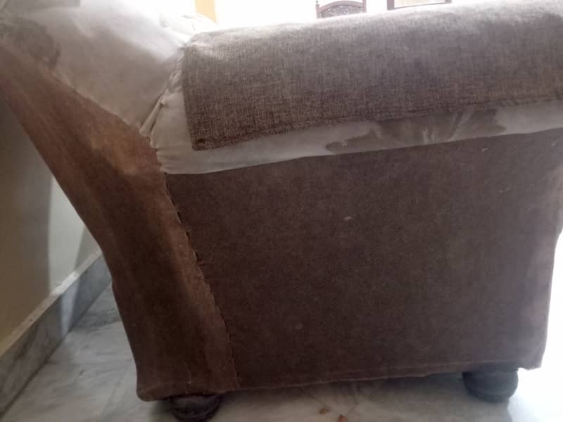 Classic Sofa set – Comfortable, Decent Condition 5