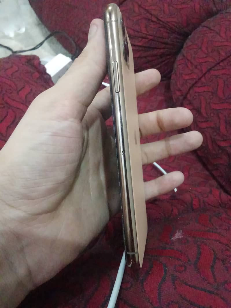 Apple iPhone 11 Pro Max 2