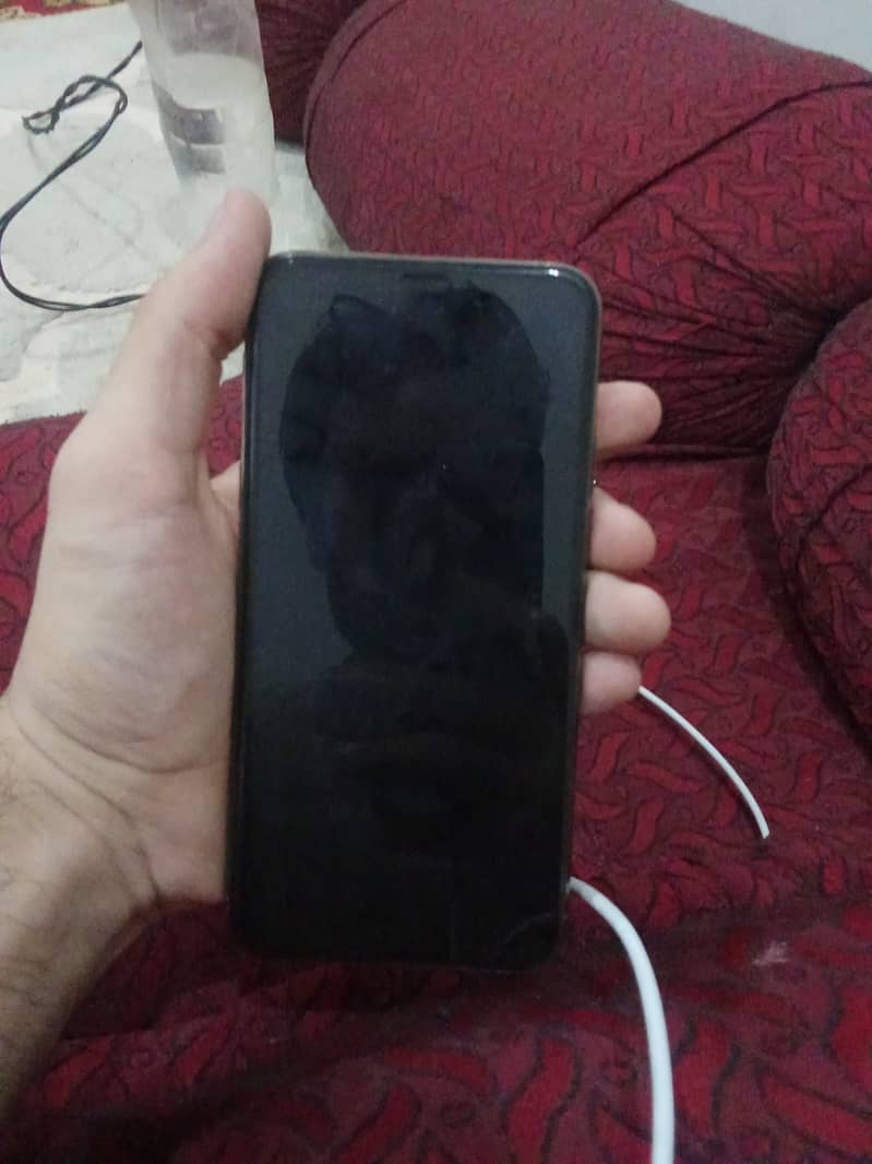 Apple iPhone 11 Pro Max 4