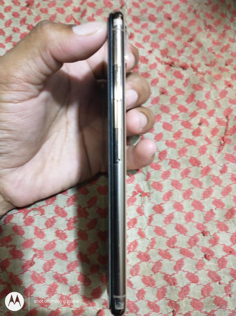 Apple iPhone XS Max 3