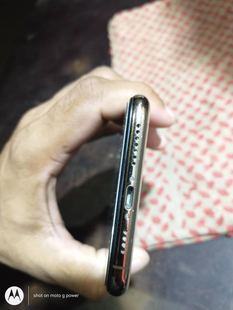 Apple iPhone XS Max 7