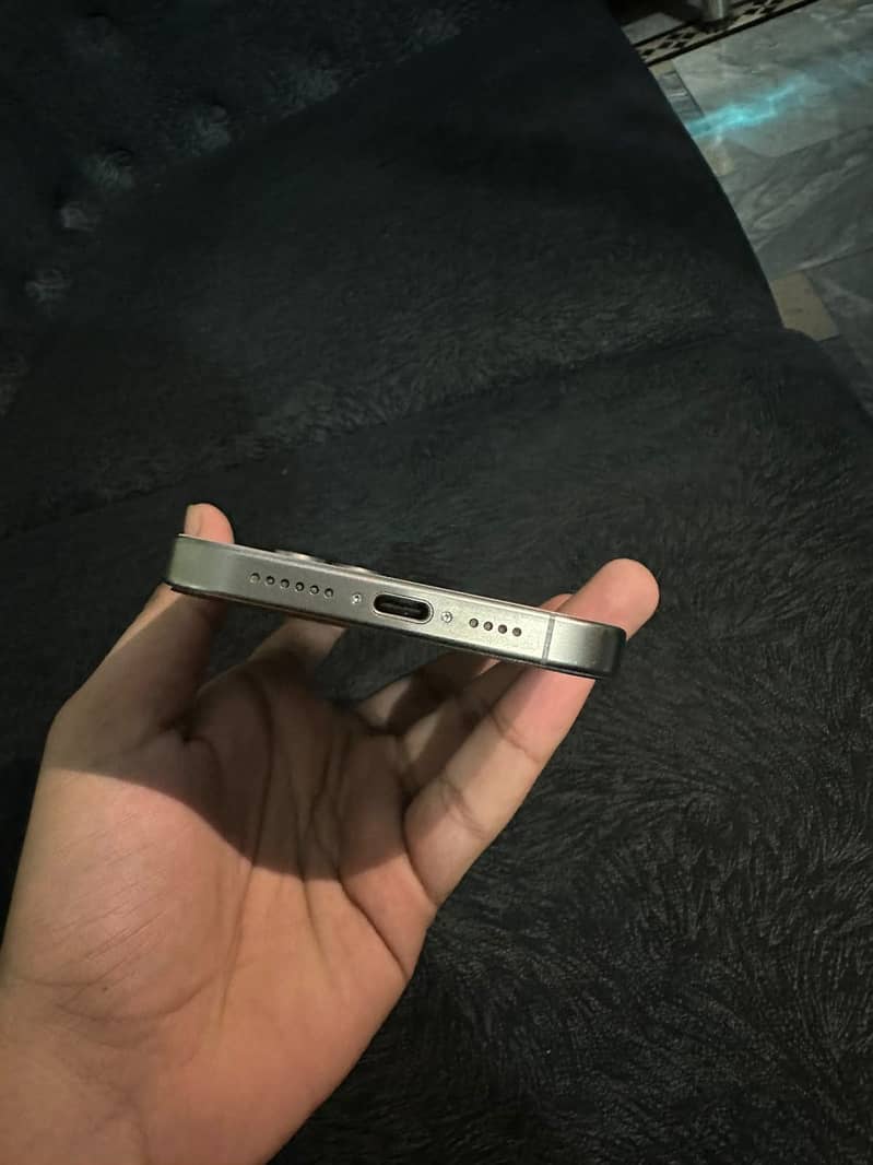 Apple iPhone 15 Pro Max 0