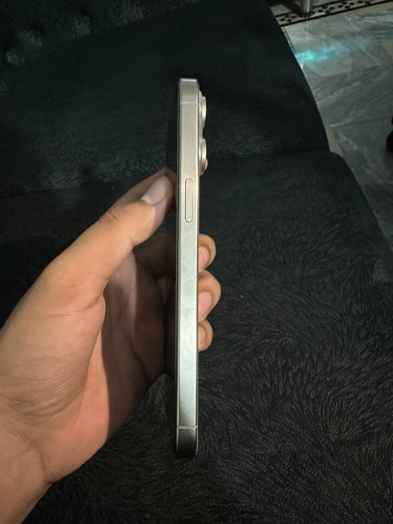 Apple iPhone 15 Pro Max 6