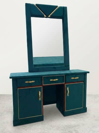 King size bedset headboard, footboard sidetables dressing table with
