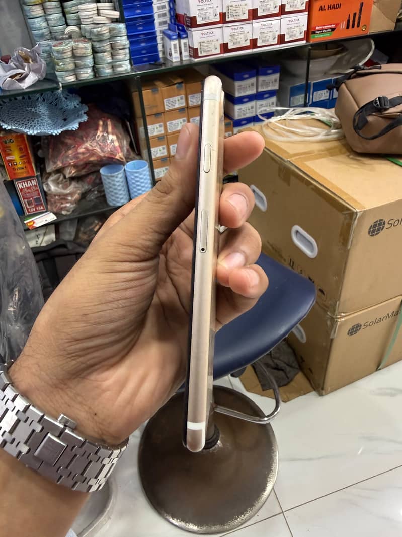 iPhone 7 3