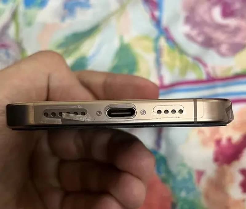 iPhone 16 Pro Max 3