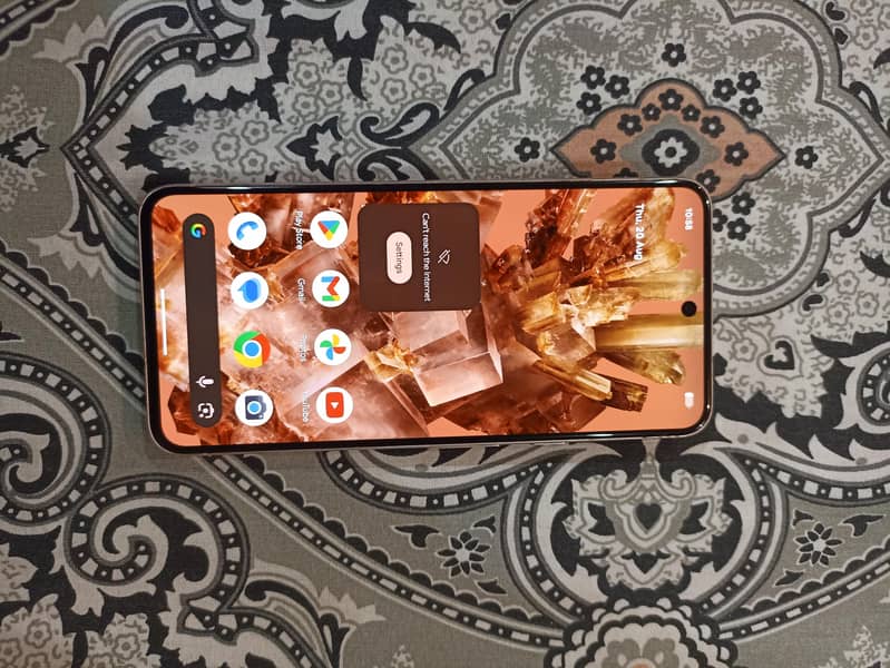 Google Pixel 8 gold 6