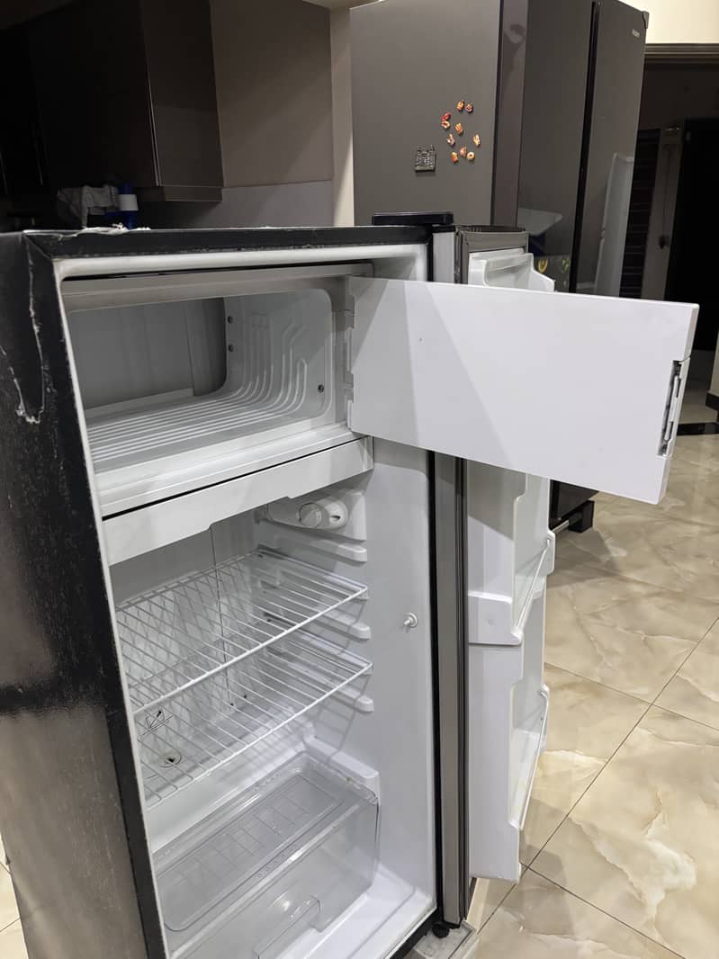 Dawlance mini fridge 1