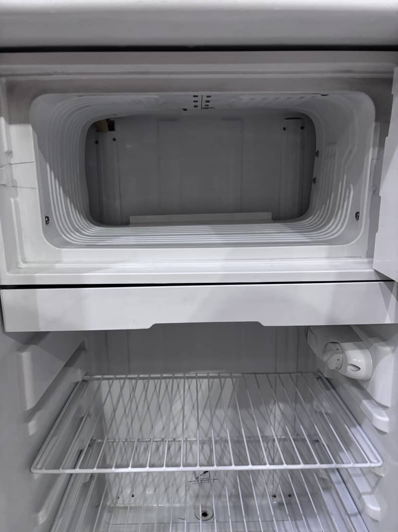 Dawlance mini fridge 3
