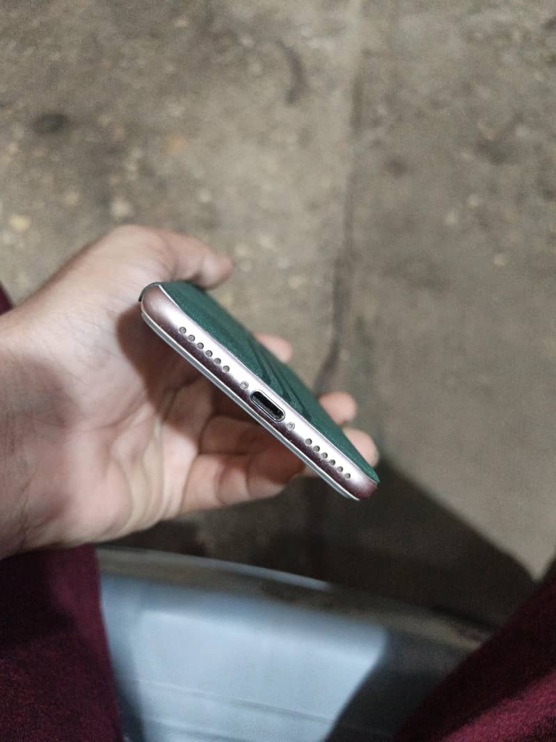 Apple iPhone 7 1