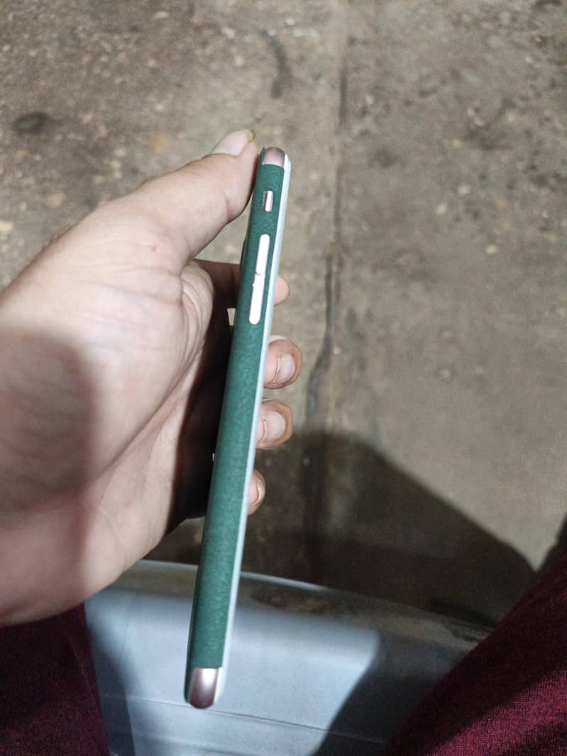 Apple iPhone 7 3