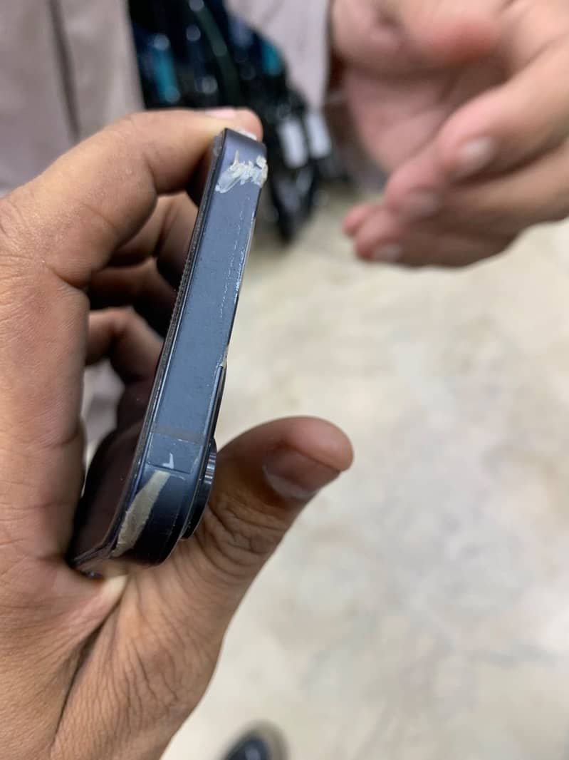 Apple iPhone 13 2