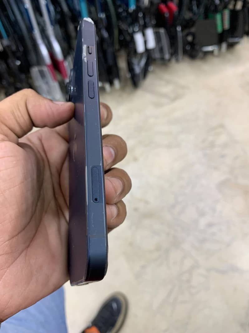 Apple iPhone 13 3