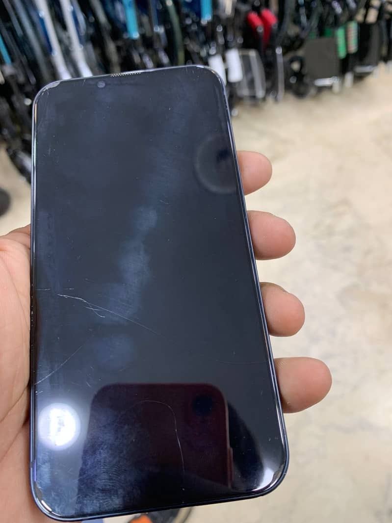 Apple iPhone 13 4