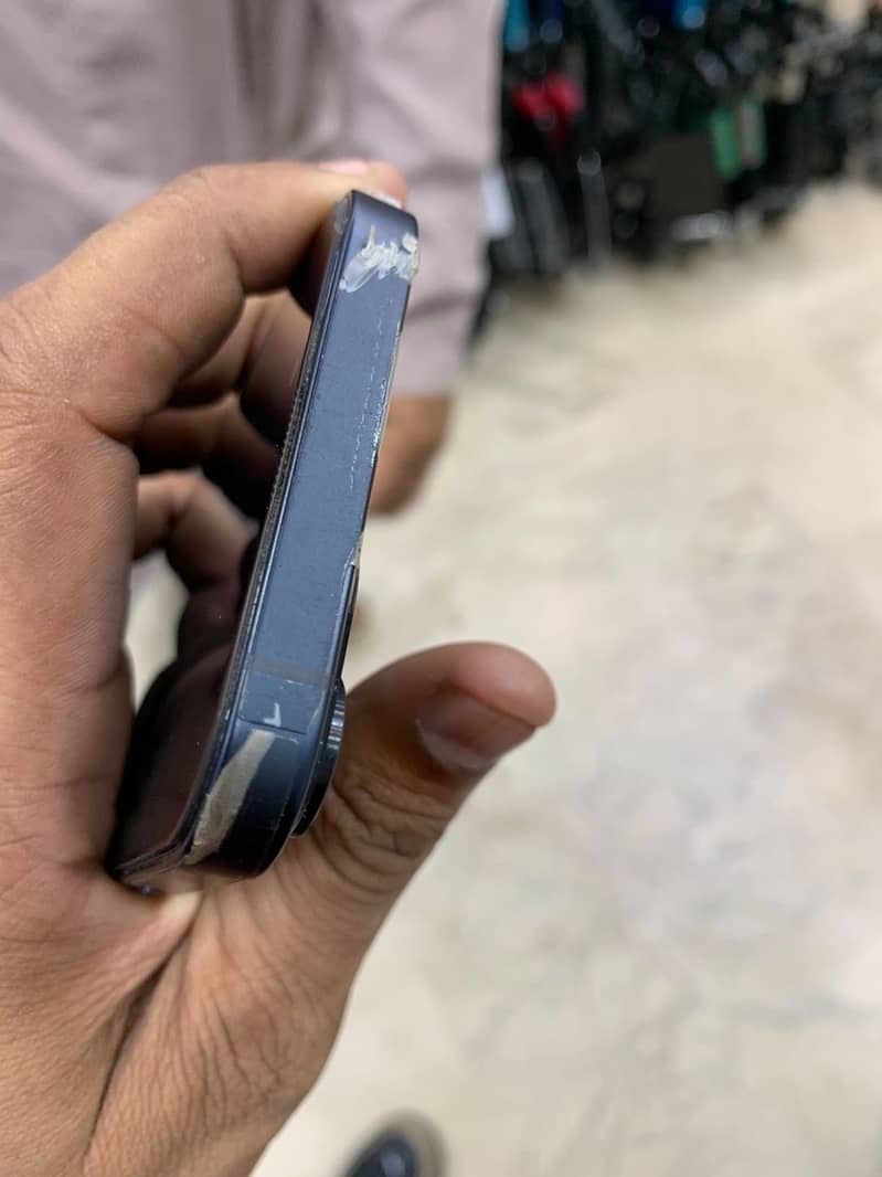 Apple iPhone 13 6