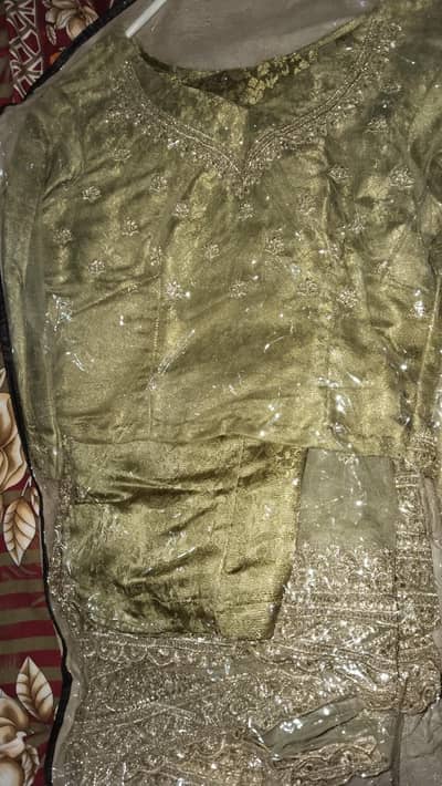 saree ND lehnga Available bilkul new hai