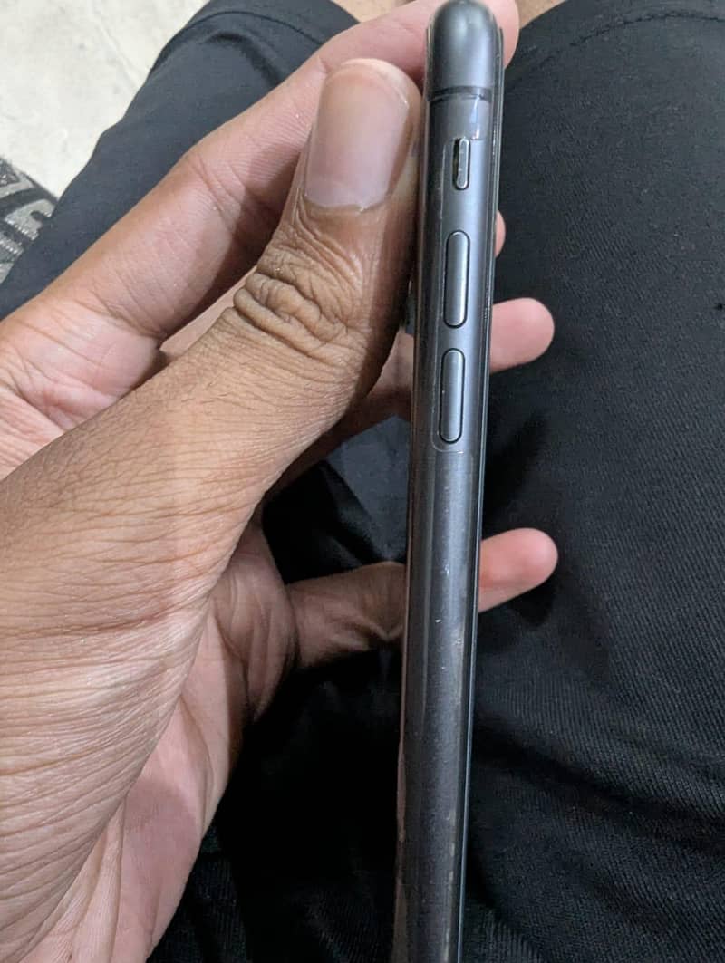 Apple iPhone 11 3