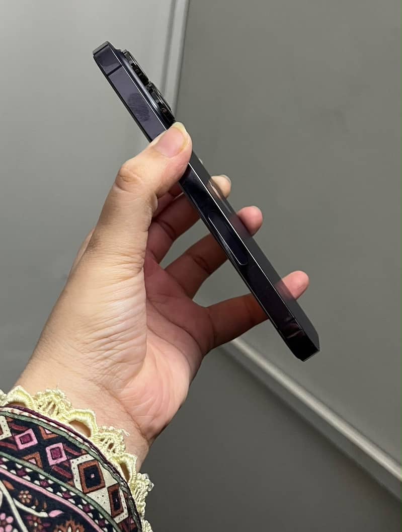 Apple iPhone 14 Pro 2