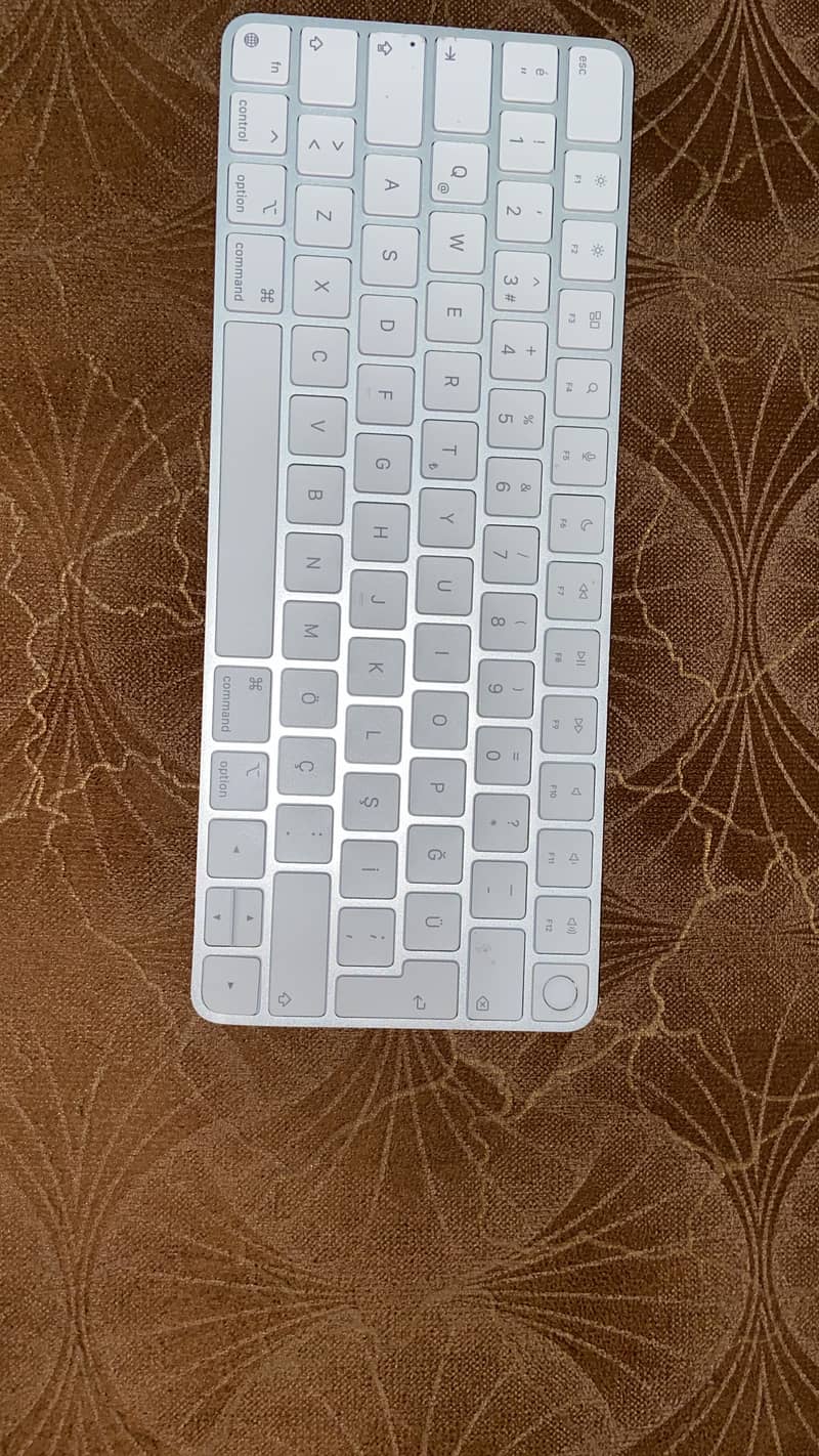 Apple Magic 2 Keyboard 4