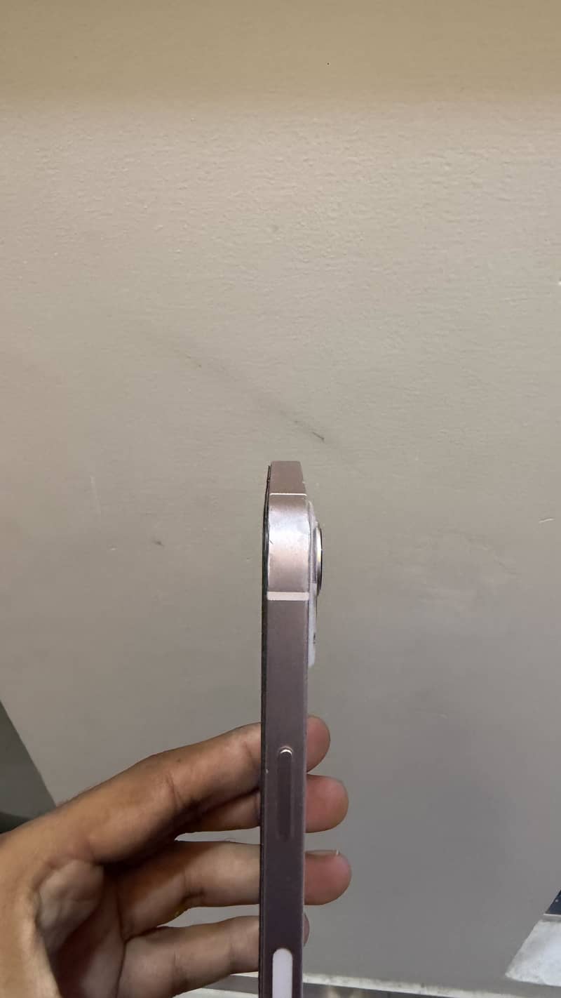 Apple iPhone 13 4