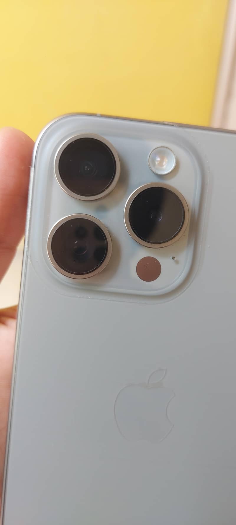 Apple iPhone 15 Pro 1