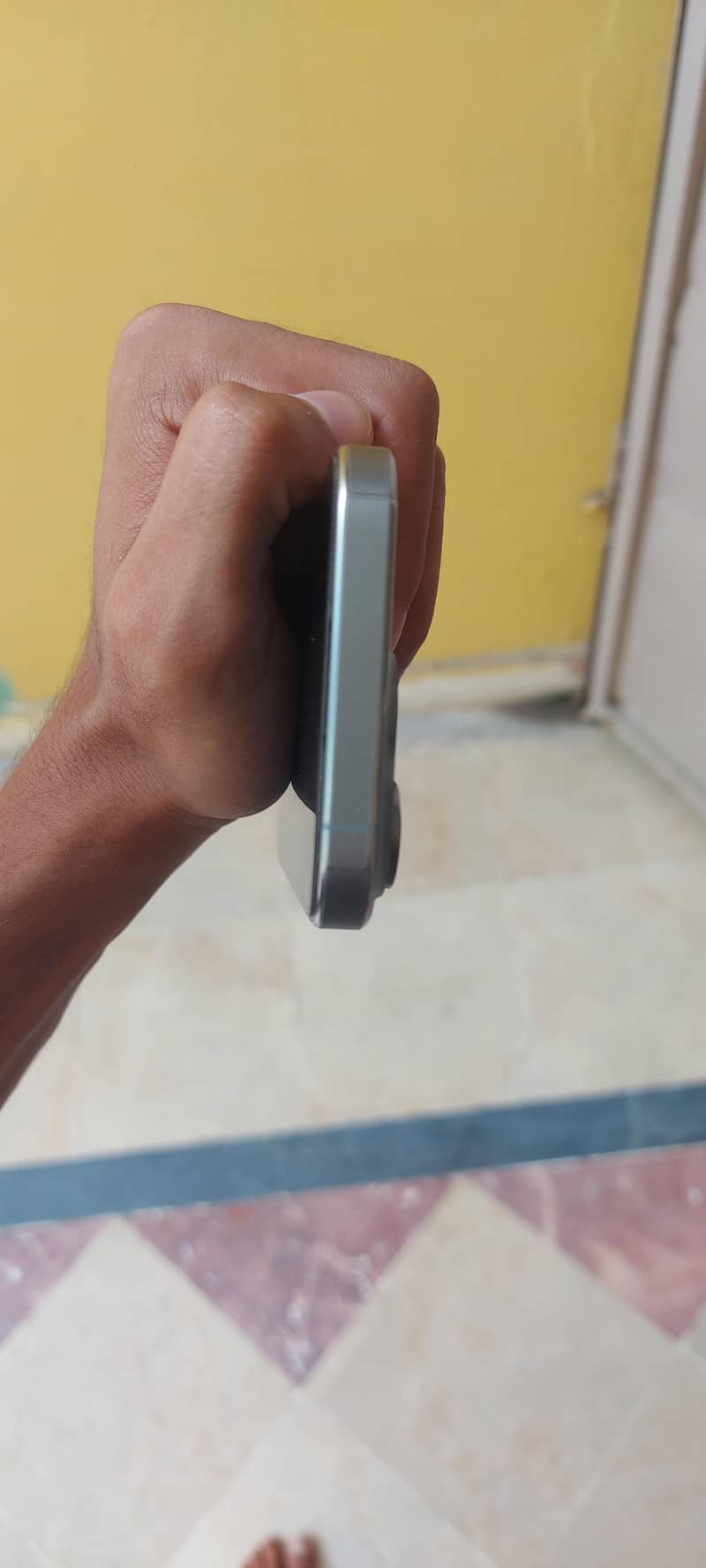Apple iPhone 15 Pro 3