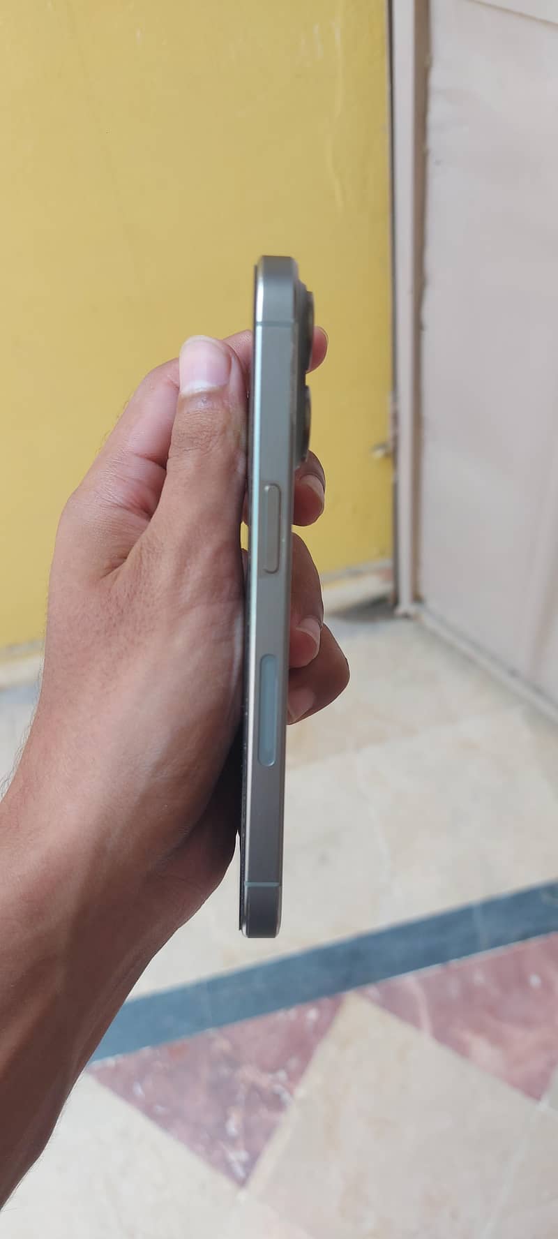 Apple iPhone 15 Pro 4