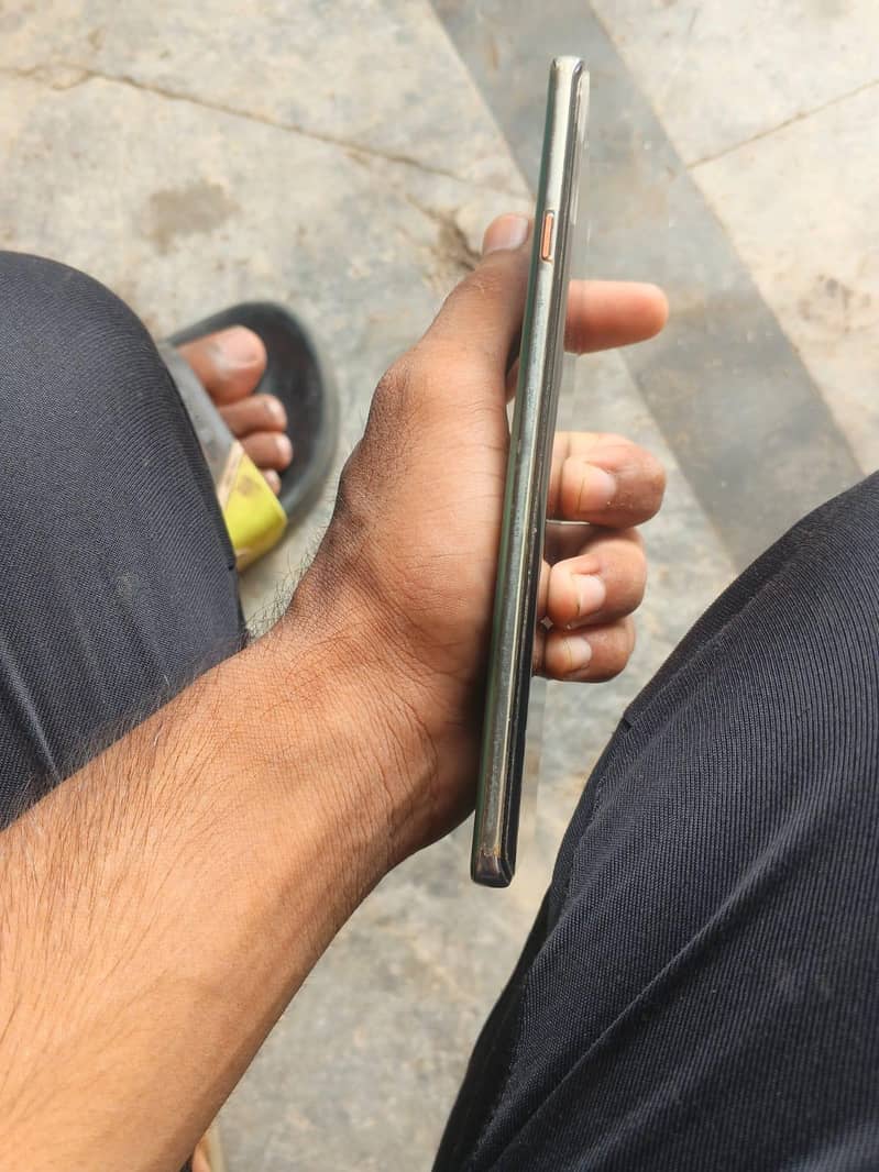 Tecno CAMON 40 Pro 1