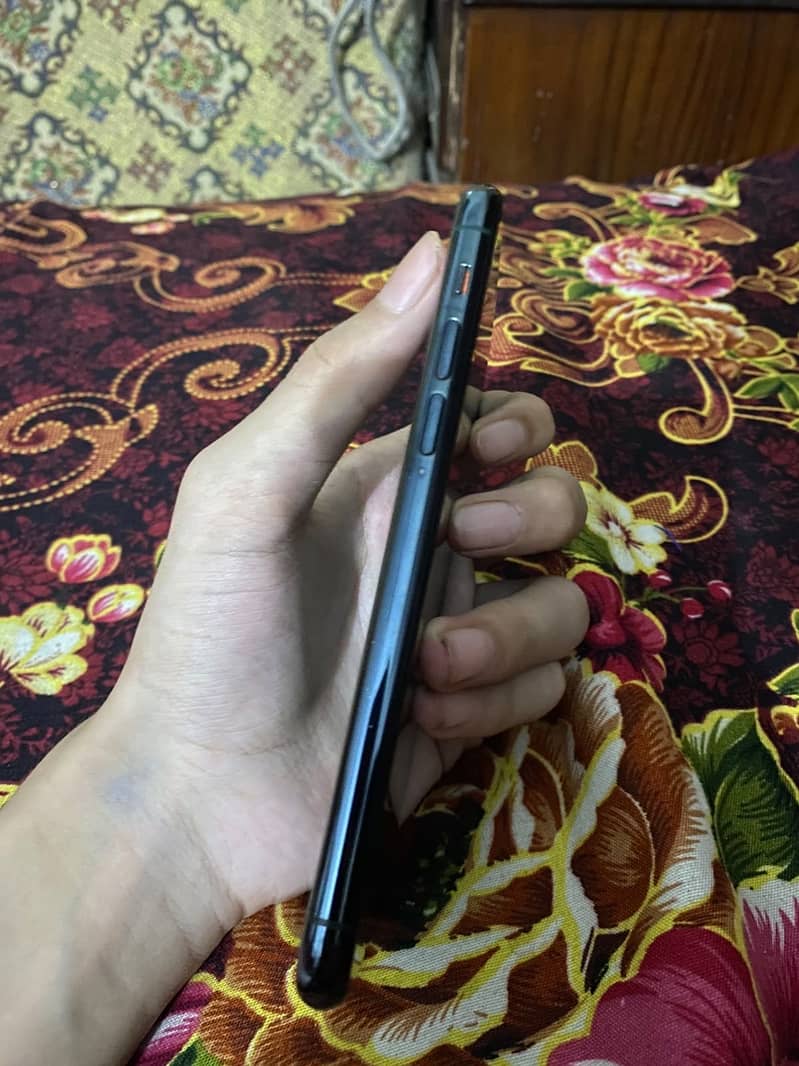 Apple iPhone 11 Pro 3