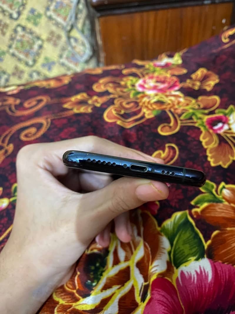 Apple iPhone 11 Pro 1