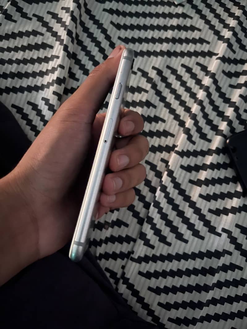 Apple iPhone 6S 1