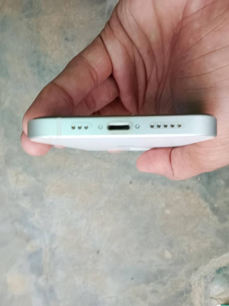 Apple iPhone 12 6