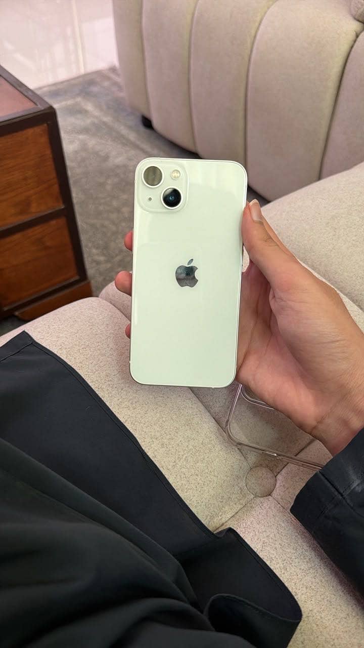 Apple iPhone 13 0