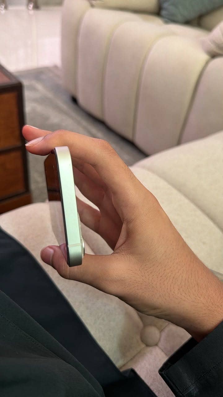 Apple iPhone 13 2