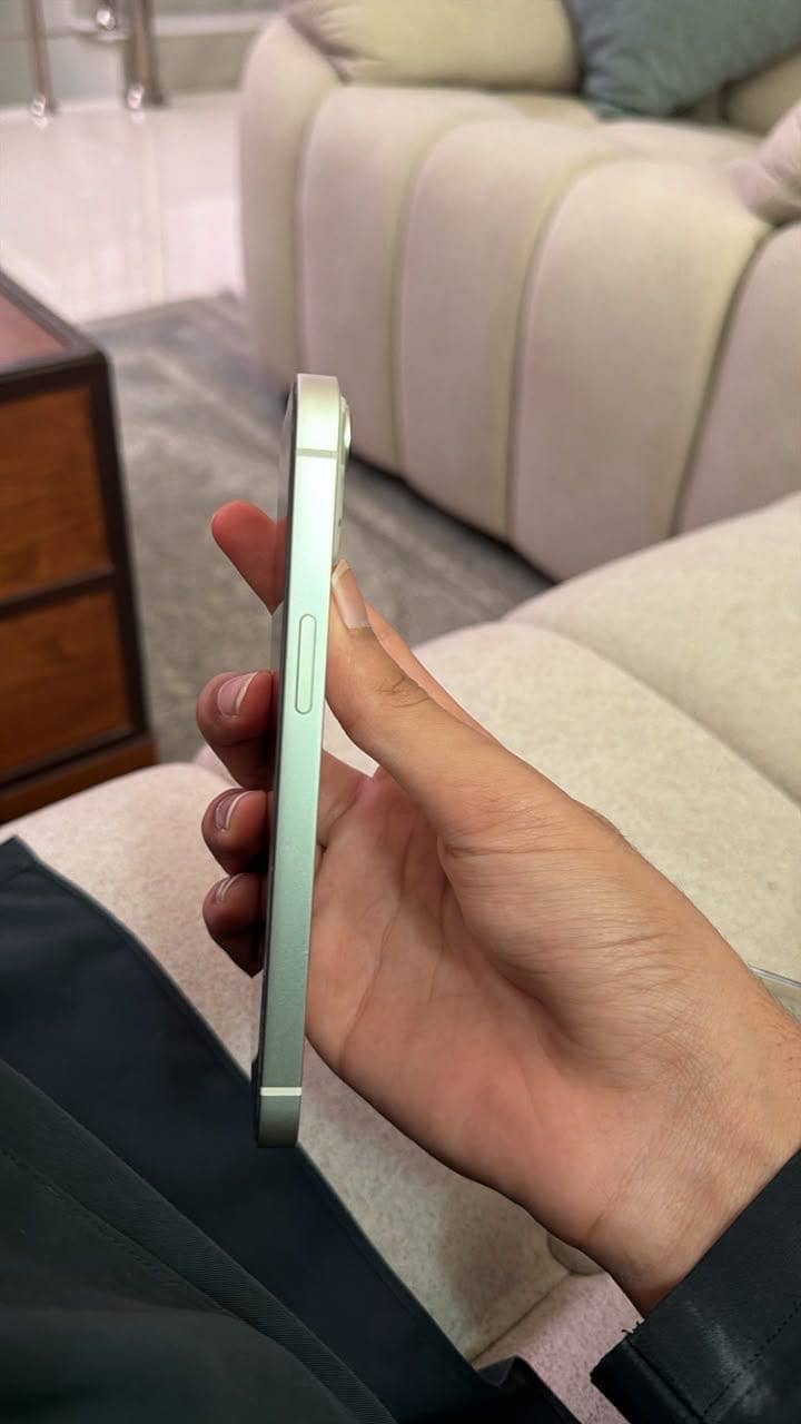 Apple iPhone 13 4