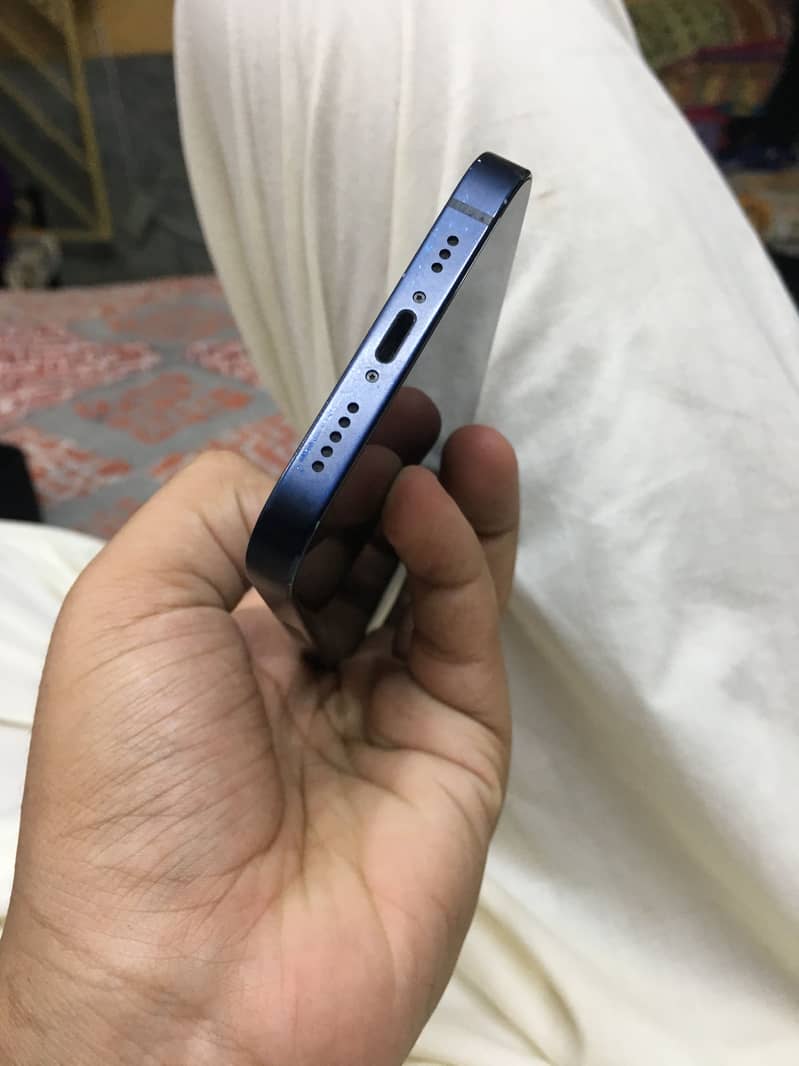 Apple iPhone 12 2