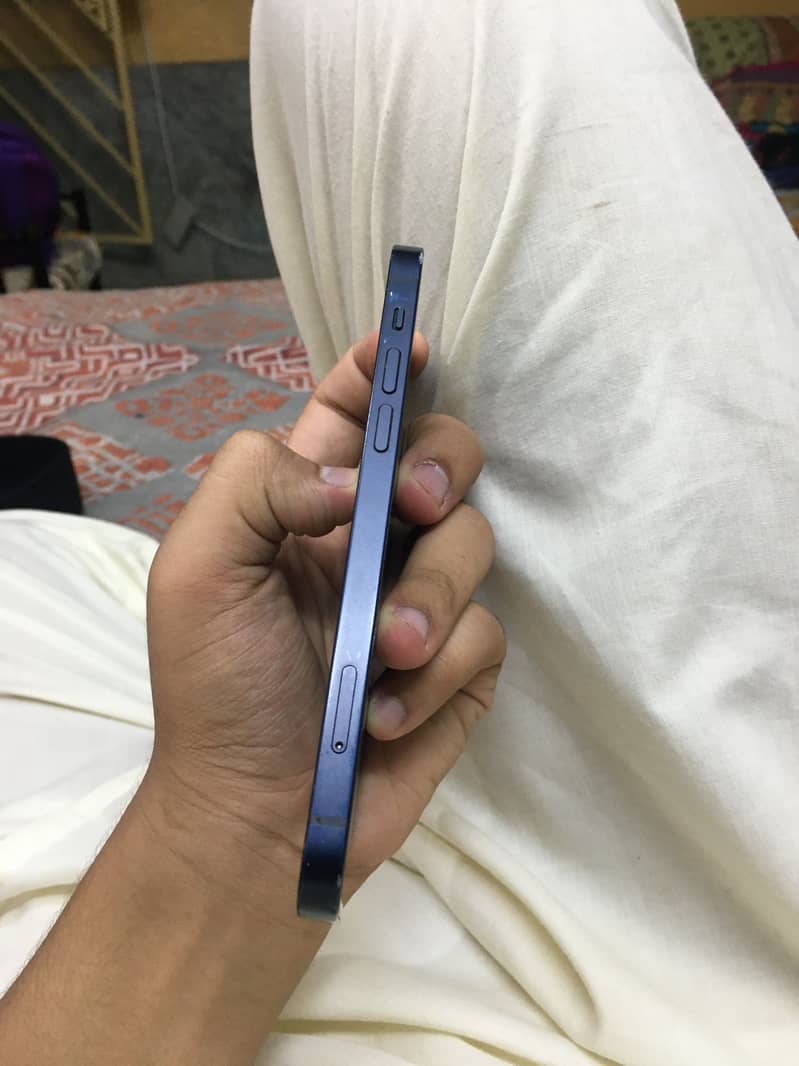 Apple iPhone 12 3