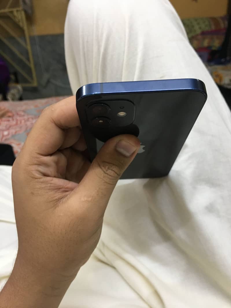 Apple iPhone 12 4