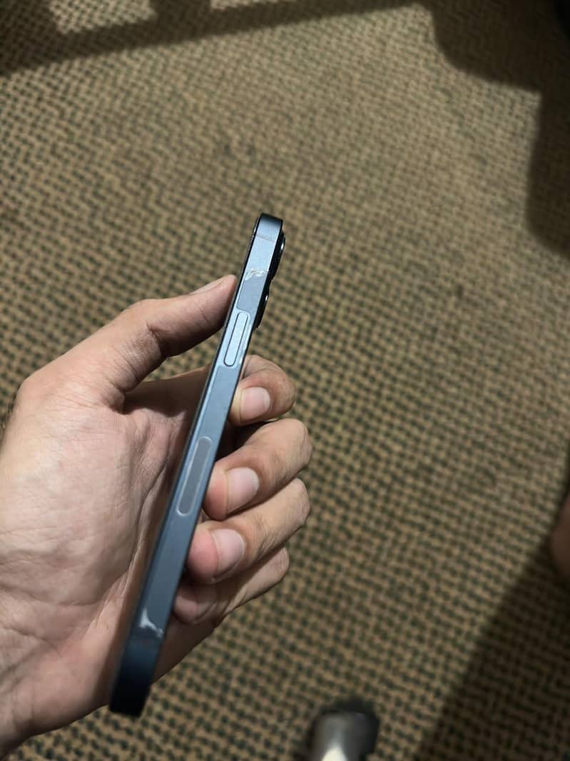 Apple iPhone 13 4