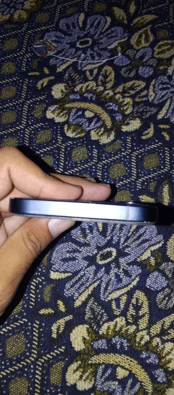 Apple iPhone 12 3