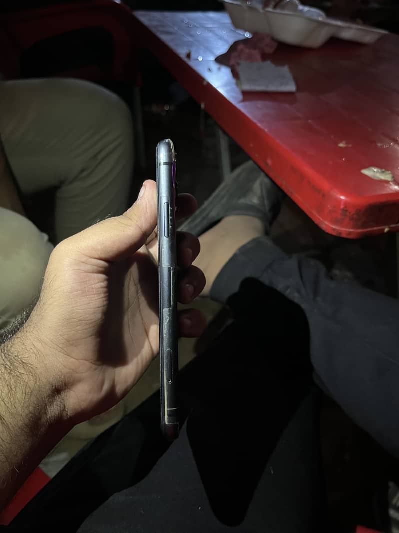 Apple iPhone 11 3