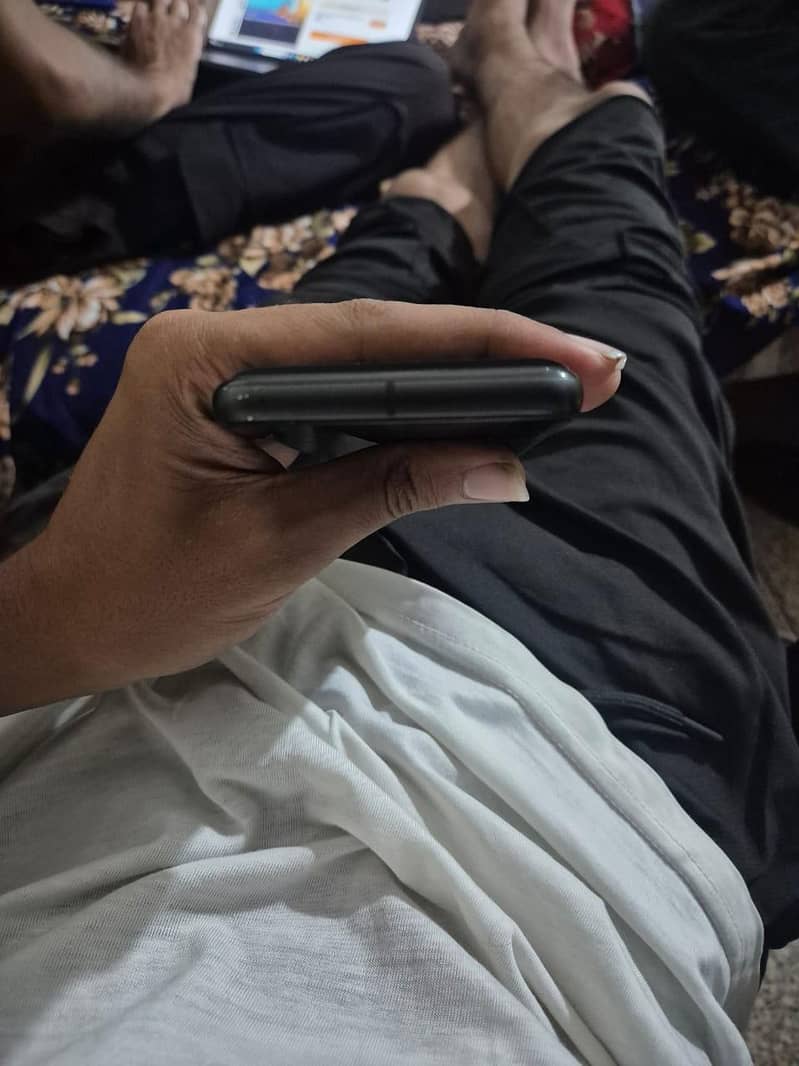 Google Pixel 8 4