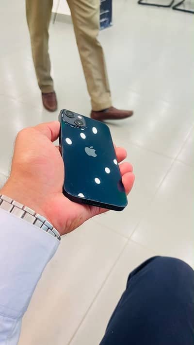 Apple iPhone 13