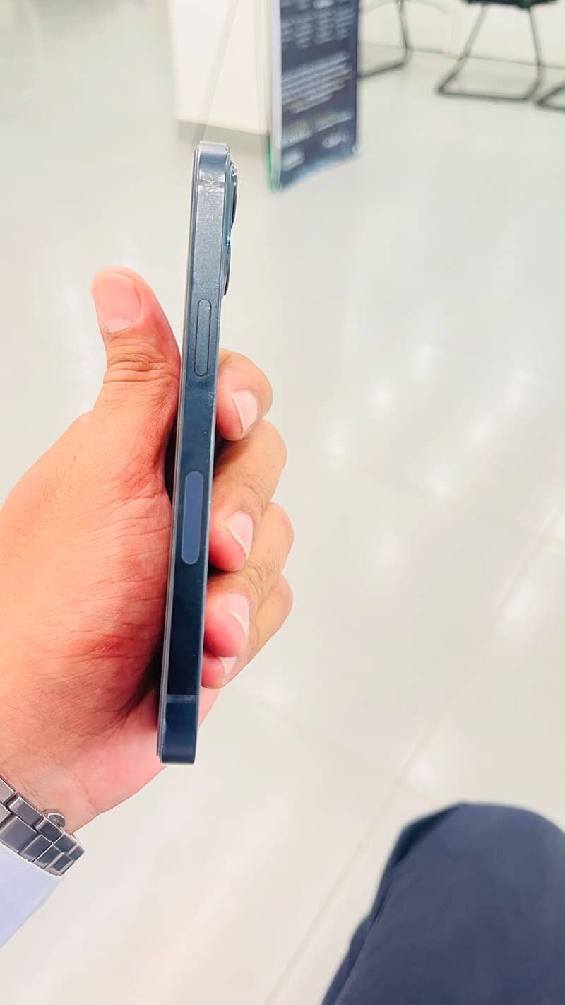 Apple iPhone 13 3