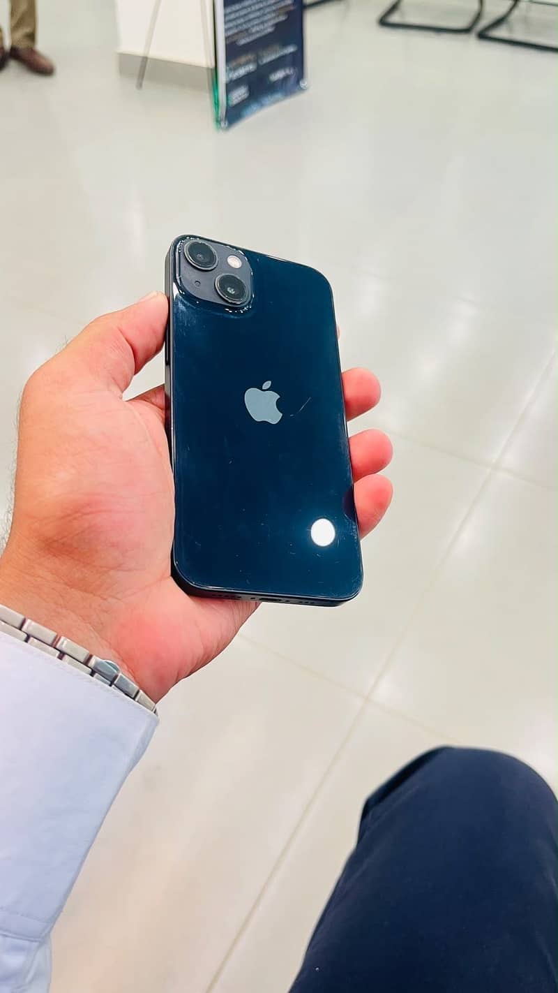 Apple iPhone 13 4