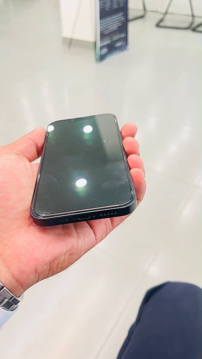 Apple iPhone 13 5