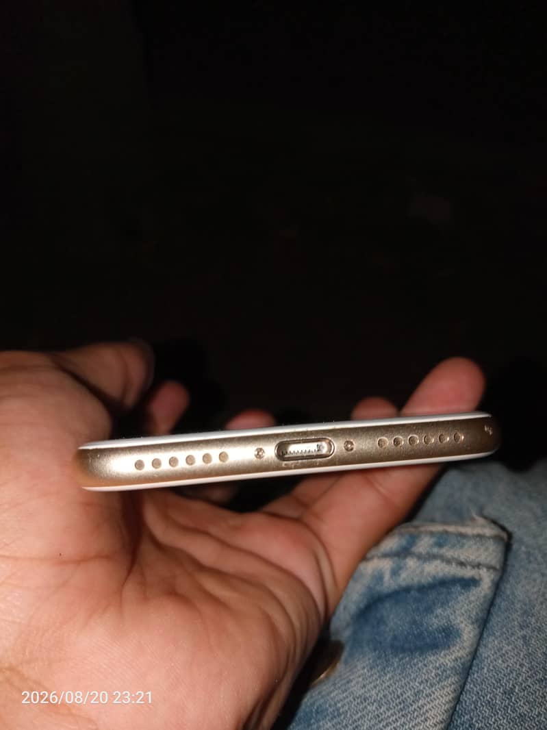 Apple iPhone 7 3