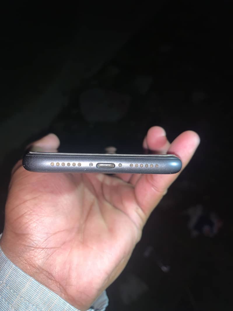 Apple iPhone 11 3